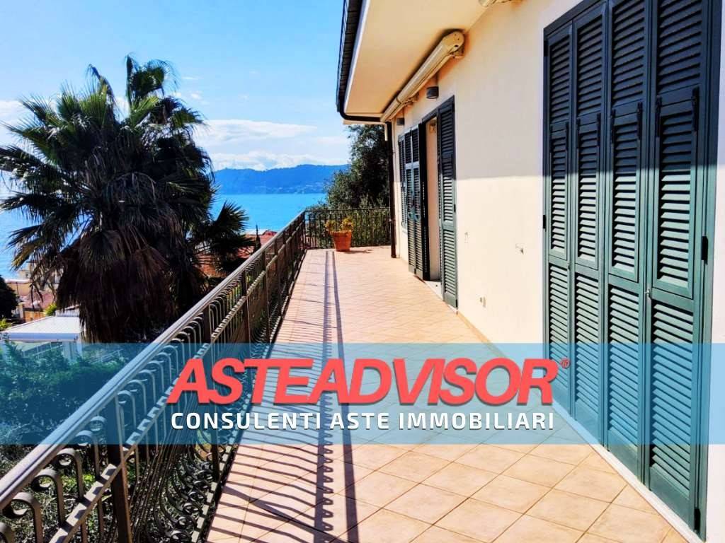 4 bedrooms Apartment in Alassio, Italy No. 351212
