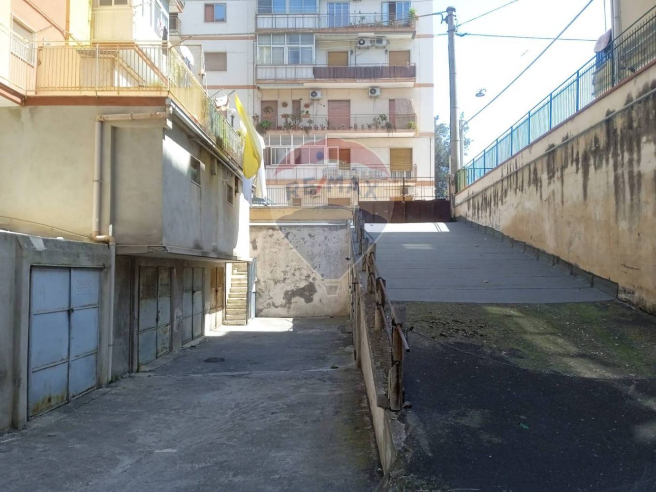 Entrepôt à Catania, Italy 368m² No. 221910
