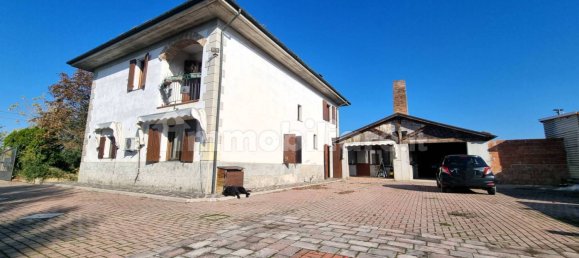 4 bedrooms Villa in Finale Emilia, Italy No. 63041 10