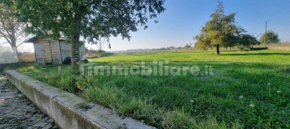 4 bedrooms Villa in Finale Emilia, Italy No. 63041 9