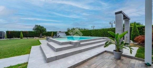 3 Schlafzimmer Villa in Malalbergo, Italy, Nr. 262021 2