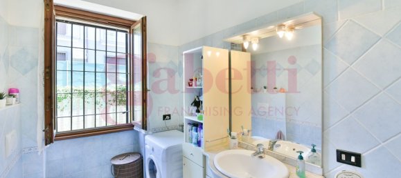 4 bedrooms House in Cabiate, Italy No. 362311 11