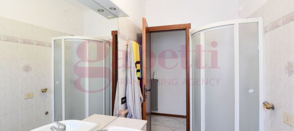 4 bedrooms House in Cabiate, Italy No. 362311 2