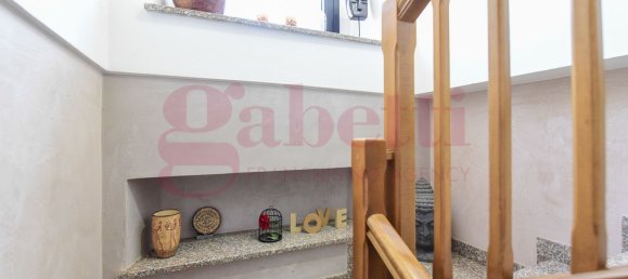 4 bedrooms House in Cabiate, Italy No. 362311 14