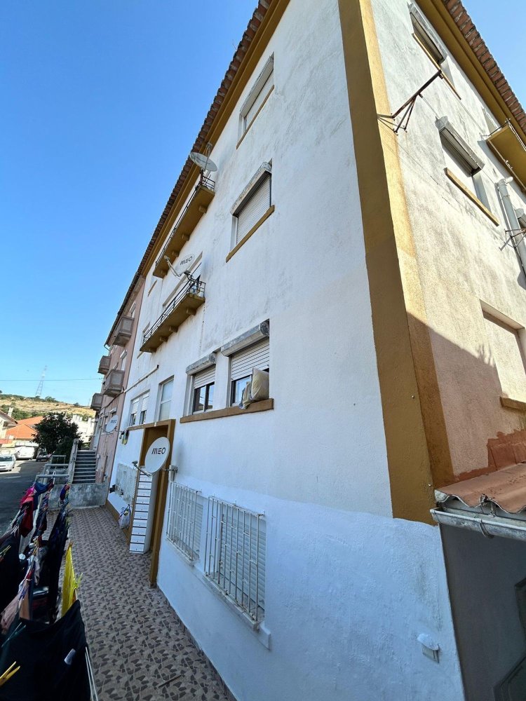 767m² Building in Amadora, Portugal No. 200839