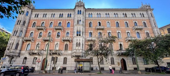 4 bedrooms Apartment in Turin, Italy No. 43550 50