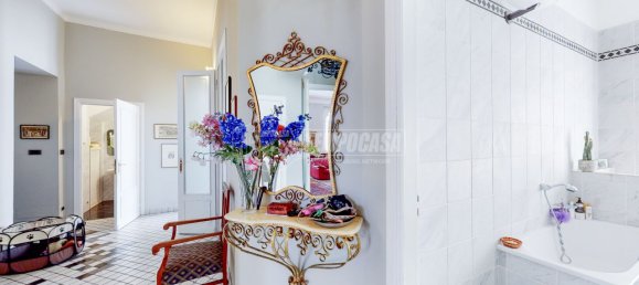 4 bedrooms Apartment in Turin, Italy No. 43550 9