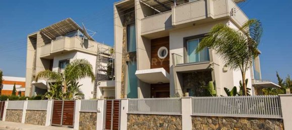 4 bedrooms Commercial property in Agios Tychonas, Cyprus No. 19544 2