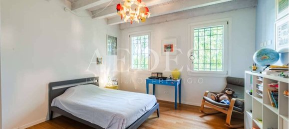 5 bedrooms Villa in Modena, Italy No. 267228 10