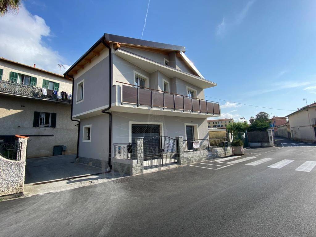 2 Schlafzimmer Villa in Vallecrosia, Italy, Nr. 117474