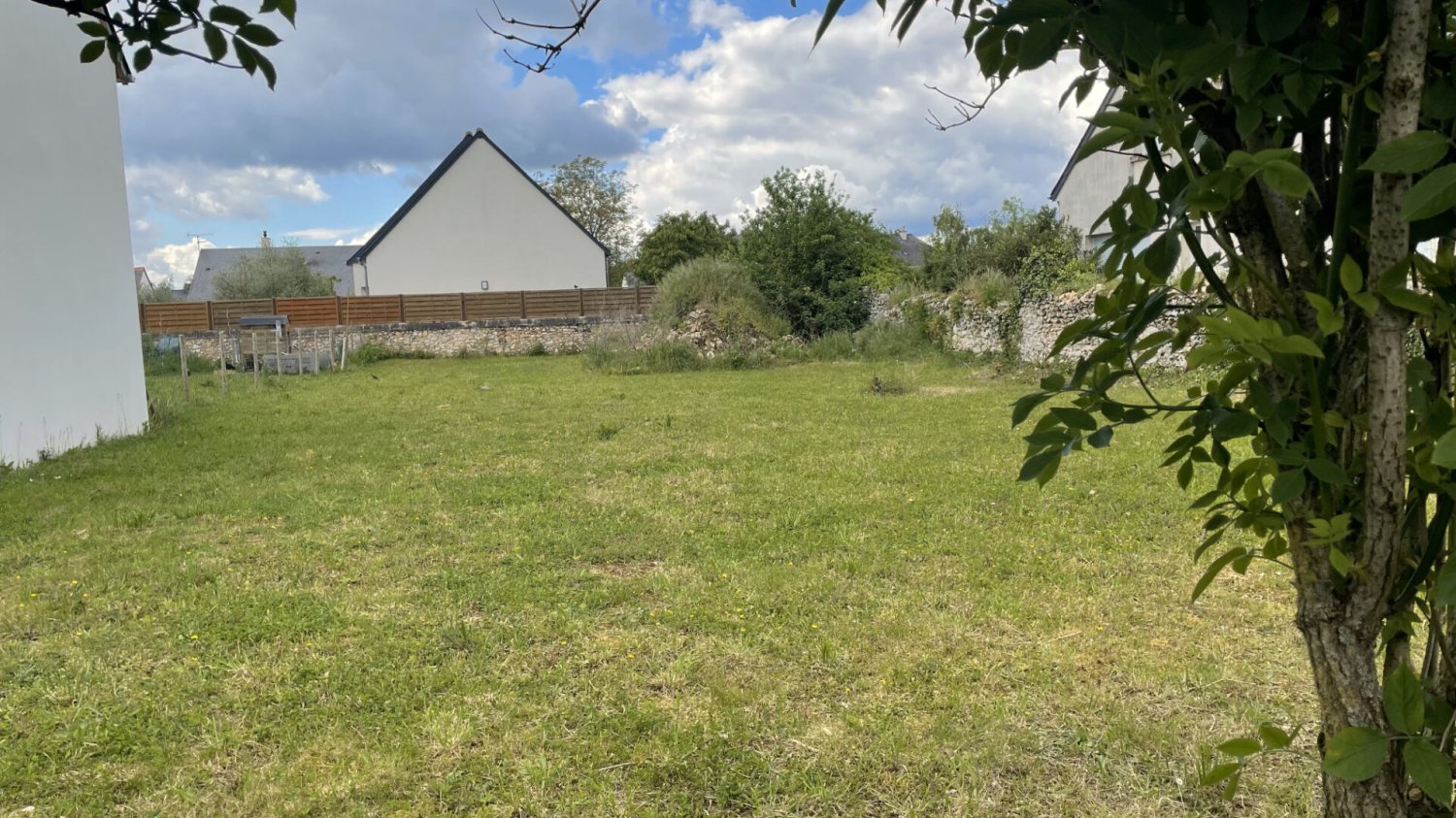  Land in Esvres, France No. 70123