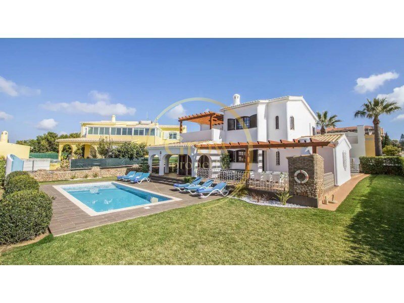 4 chambres Villa à Guia, Portugal No. 107505