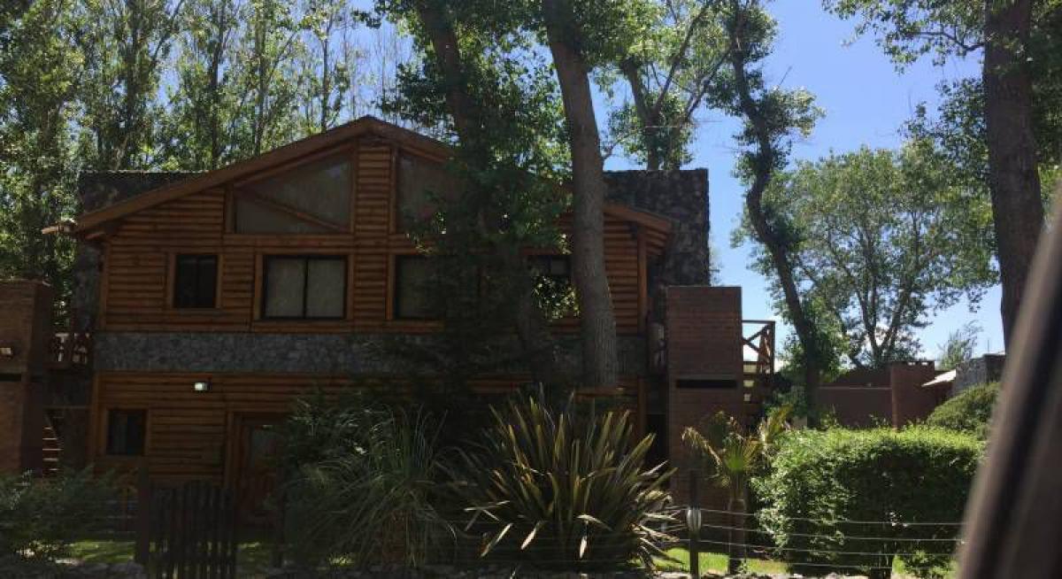 650m² Commercial property in Mar del Plata, Argentina No. 107145