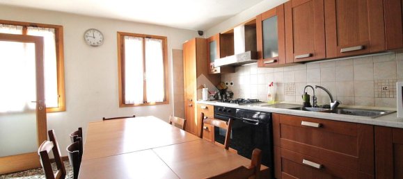 Дом с 8 комнатами в Витторио Венето, Италия № 155510 6