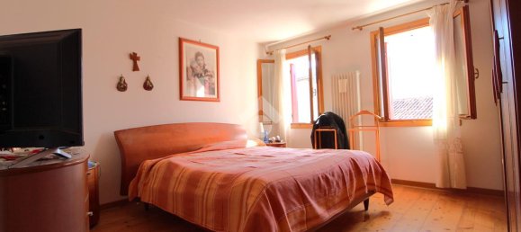 Дом с 8 комнатами в Витторио Венето, Италия № 155510 15