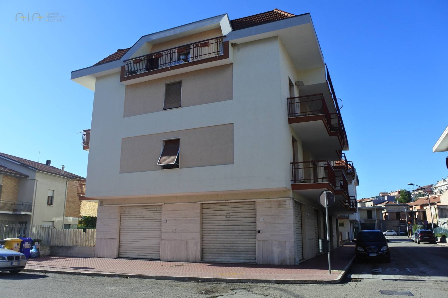 1غرفة عقار تجاري في Grottammare, Italy رقم 75660