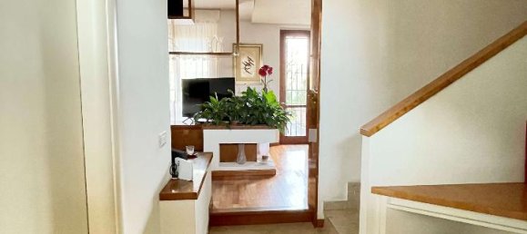 4 rooms House in Seveso, Italy No. 15072 8