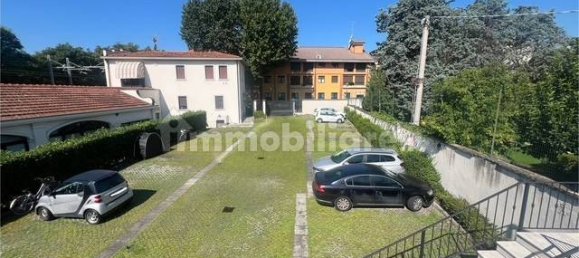 1 bedroom Apartment in Brescia, Italy No. 291567 2