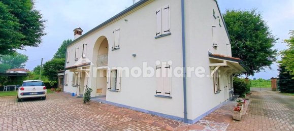 6 bedrooms Villa in Guastalla, Italy No. 90077 2