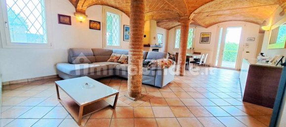 6 bedrooms Villa in Guastalla, Italy No. 90077 6