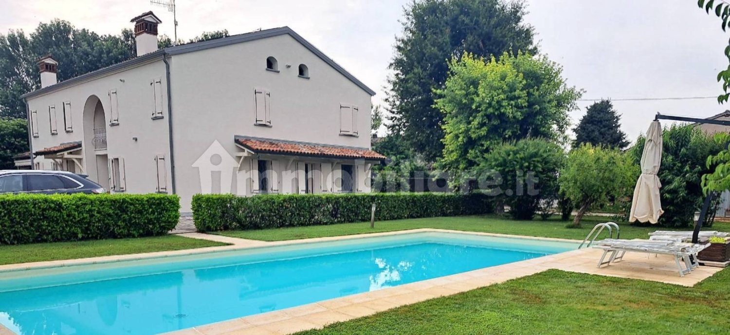 6 bedrooms Villa in Guastalla, Italy No. 90077