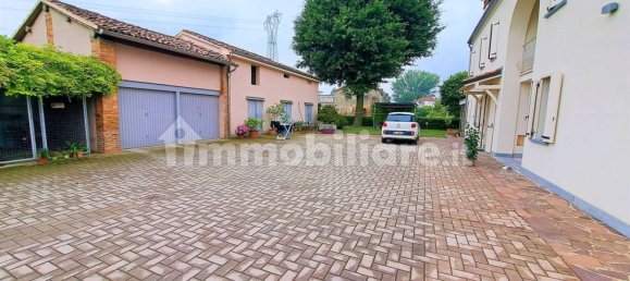 6 bedrooms Villa in Guastalla, Italy No. 90077 3