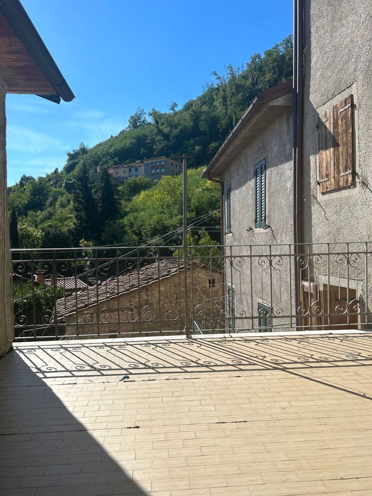 6 rooms House in San Marcello Piteglio, Italy No. 255478
