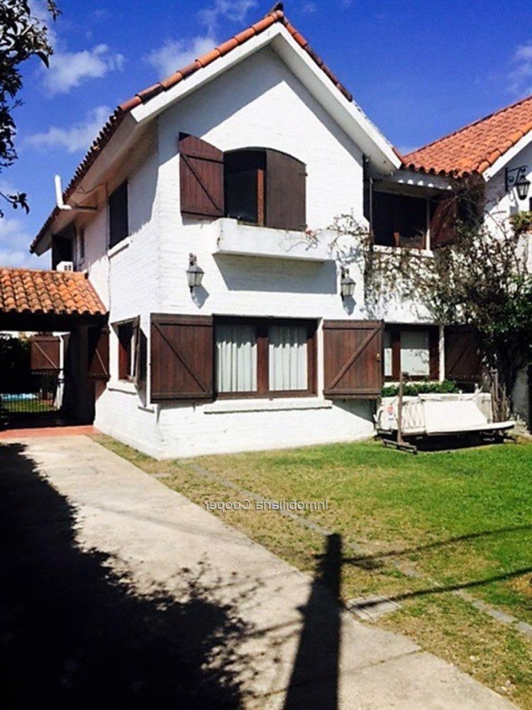 3 bedrooms House in Montevideo, Uruguay No. 12081