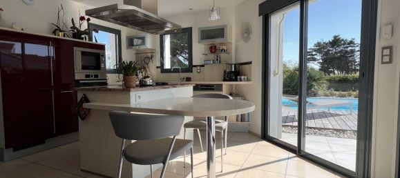 4 Schlafzimmer Haus in Vendee, France, Nr. 295342 7