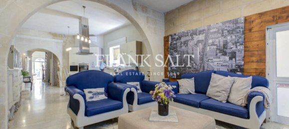 5 bedrooms Townhouse in Marsa, Malta No. 1095 2