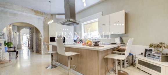 5 bedrooms Townhouse in Marsa, Malta No. 1095 4