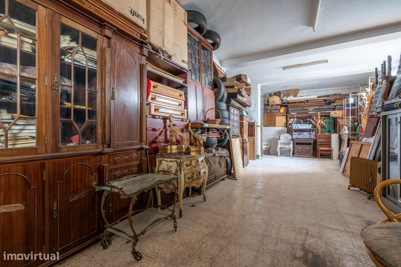 170m² Commercial property in Amadora, Portugal No. 332400