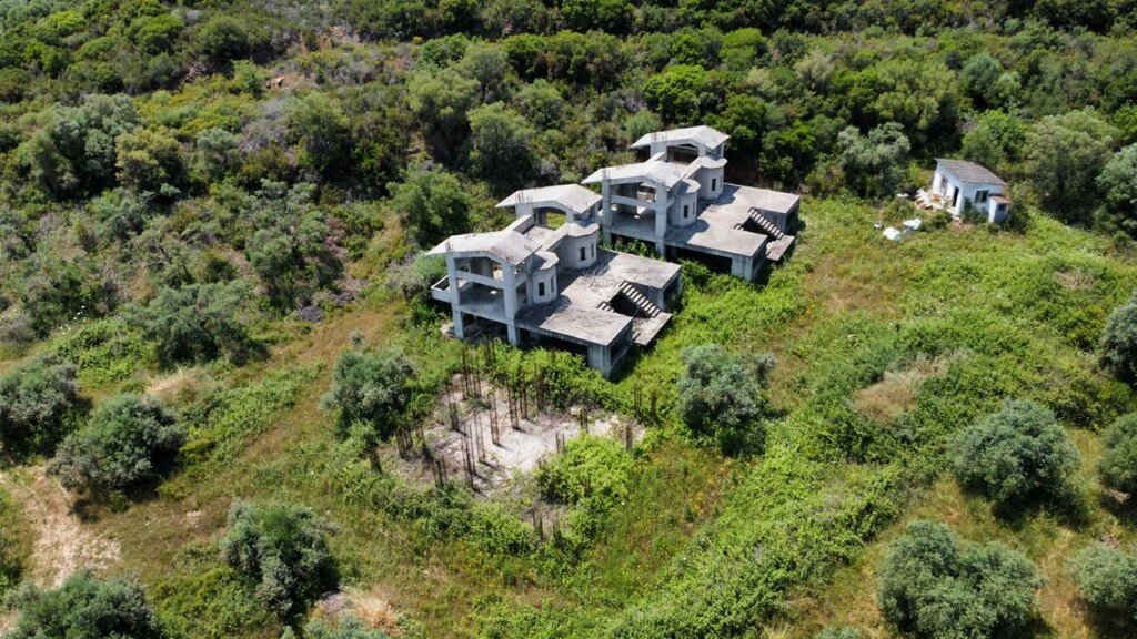 Здание с 10 комнатами в Халкидики, Греция № 93515