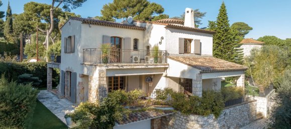 4 bedrooms Villa in Antibes, France No. 687 2