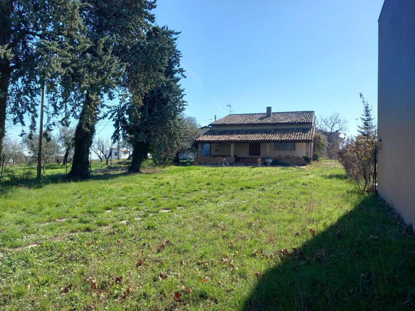 Villa de 8 habitaciónes en Ari, Italy No. 202075