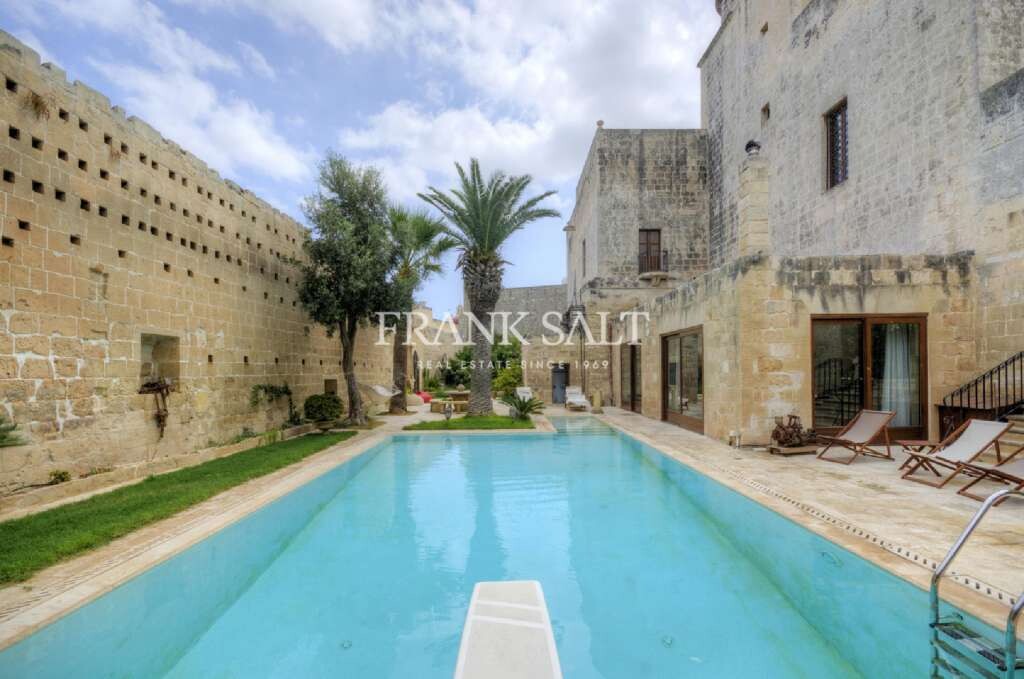 Hotel T4 em Qormi, Malta N.º 2589