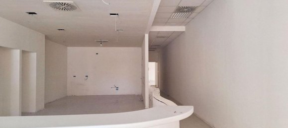 2171m² Commercial property in Bolzano Vicentino, Italy No. 372510 3