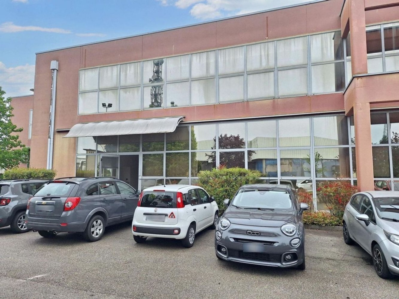 2171m² Commercial property in Bolzano Vicentino, Italy No. 372510