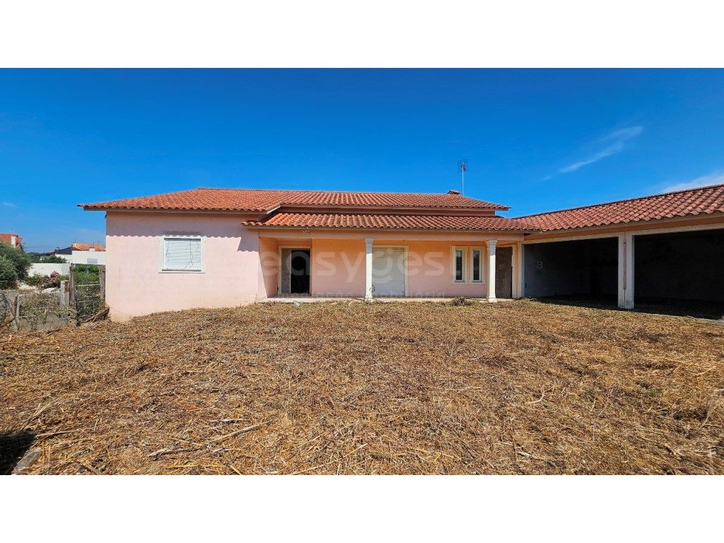 Casa de 3 dormitorios en Santa Catarina da Serra, Portugal No. 238418