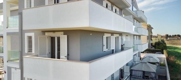 3 rooms Apartment in Rome, Italy No. 19237 2