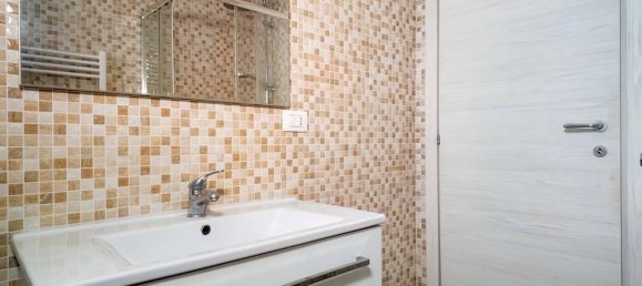 3 rooms Apartment in Rome, Italy No. 19237 11