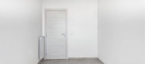 3 rooms Apartment in Rome, Italy No. 19237 20