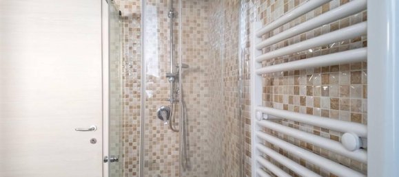 3 rooms Apartment in Rome, Italy No. 19237 12