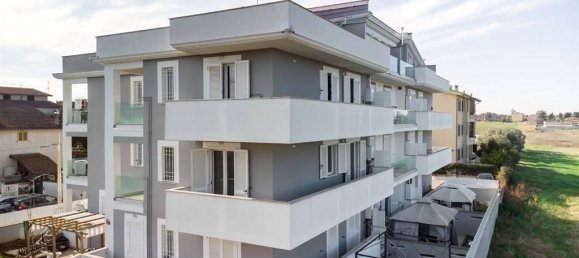 3 rooms Apartment in Rome, Italy No. 19237 4