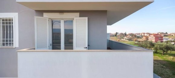 3 rooms Apartment in Rome, Italy No. 19237 9