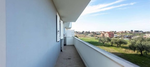 3 rooms Apartment in Rome, Italy No. 19237 7