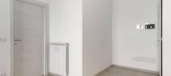 3 rooms Apartment in Rome, Italy No. 19237 26