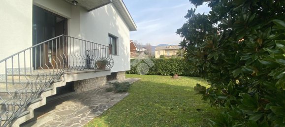 4-salle Villa à Villa d'Almè, Italy No. 4569 12