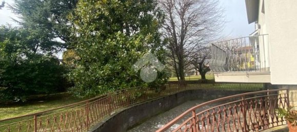 4-salle Villa à Villa d'Almè, Italy No. 4569 17