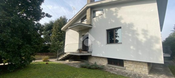 4-salle Villa à Villa d'Almè, Italy No. 4569 11